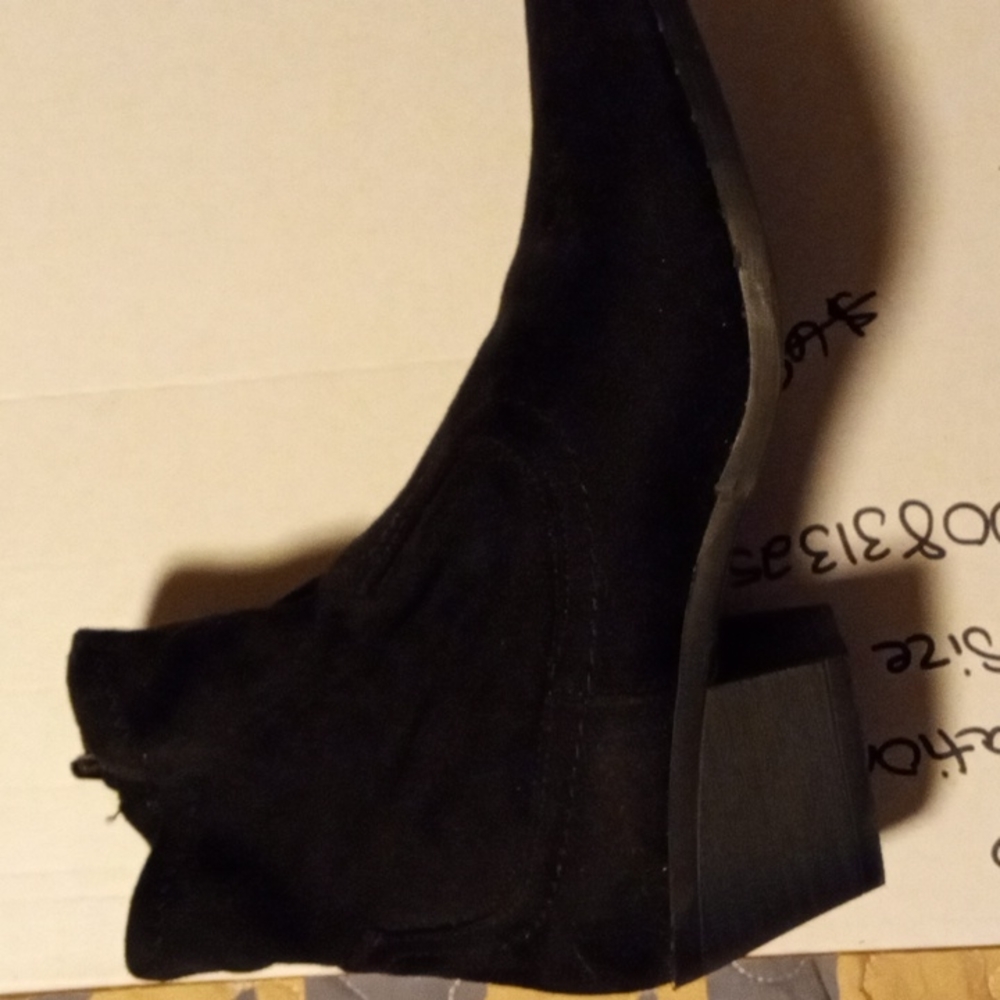 Size 7 So suade boots